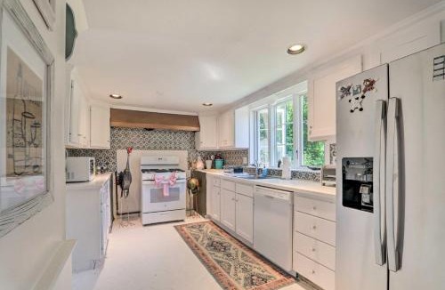 Centerville House | Groups Welcome! 19th-Century Cape Code Escape