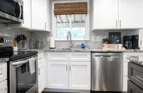 McAlpine House | Groups Welcome-Sleeps 20-Pets OK-Fire Pit-BBQ