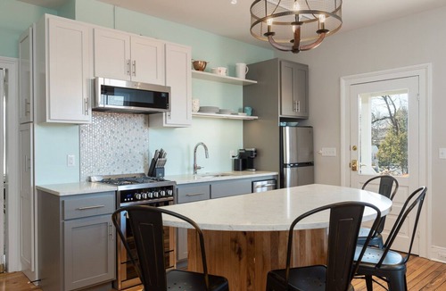 Belmont Apartment | Grove Apartment | Luxury Two Bedroom Near Downtown