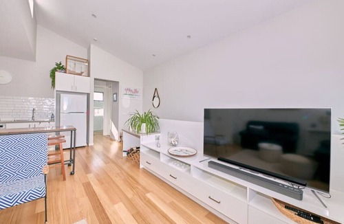 Ocean Grove Villa | Grove Hideaway - immaculate 2 bed townhouse
