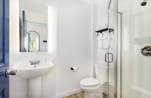 Cherry Grove Hotel | Grove Hotel