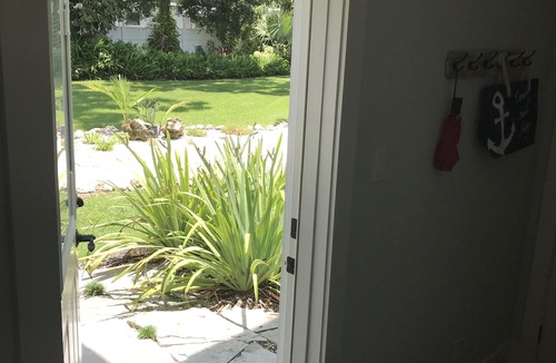 Dunedin Cottage | Grove Keeper Cottage unit has a tree house atmosphere