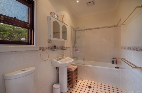 Ashgrove Bed & Breakfast | Grove Manor