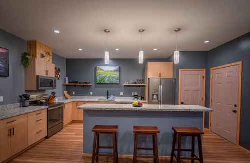 Sutherlin House | Grove Stay