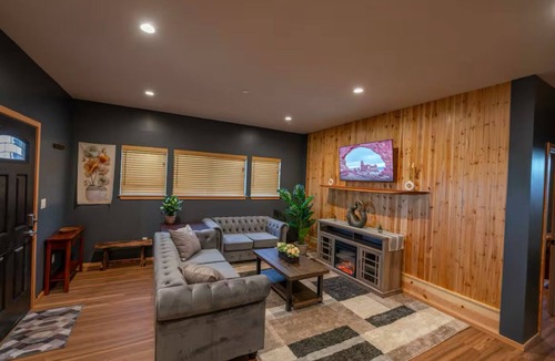Sutherlin House | Grove Stay