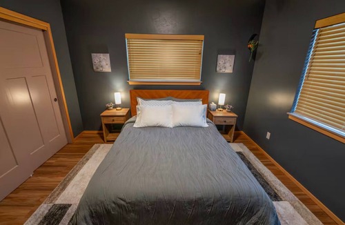 Sutherlin House | Grove Stay