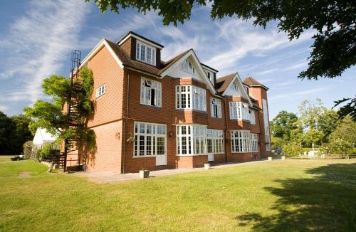 Burnham Hotel | Grovefield House Hotel By Uno