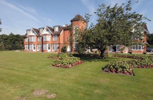 Burnham Hotel | Grovefield House Hotel By Uno