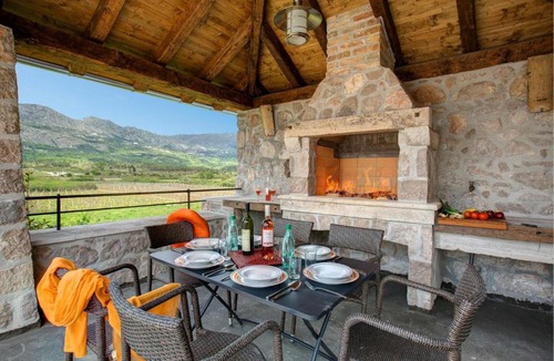 Gruda Villa | Gruda Villa Sleeps 6 Pool Air Con WiFi