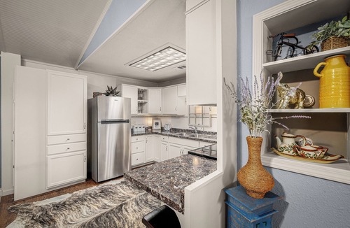 Gruene Cottage | Gruene Country Cottage- just 1 mile to Gruene & 1/2 Mile to the Guadalupe River