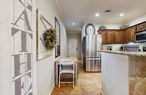 Gruene Condo | Gruene Envy – a first floor Poolside Condo with Guadalupe River Access