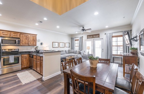 Gruene House | Gruene Getaway - 3/2 Luxury Condo + Pool + River Access + Walk to Gruene + Mins to Downtown NB