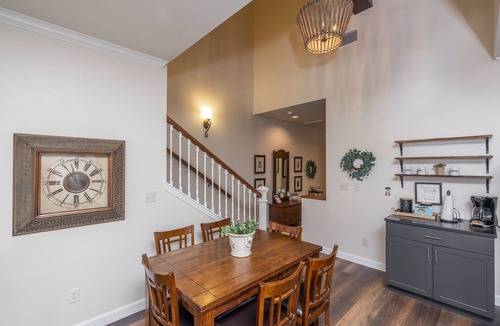 Gruene House | Gruene Getaway - 3/2 Luxury Condo + Pool + River Access + Walk to Gruene + Mins to Downtown NB