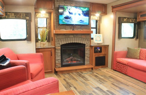 Gruene House | Gruene River Glamping - High & Dry