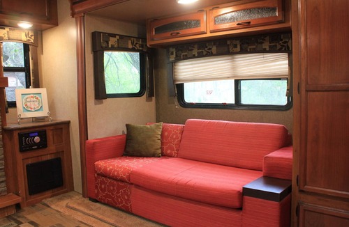 Gruene House | Gruene River Glamping - High & Dry