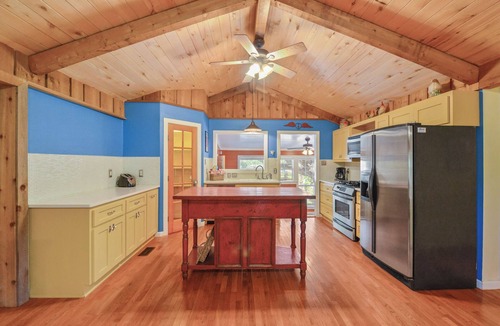 Gruene House | Gruene River Guest House - High & Dry On The River