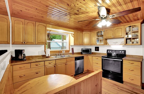 Gruene House | Gruene River Haven - High & Dry On The River