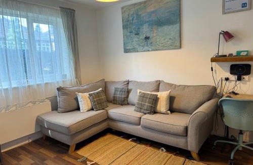 Uxbridge South Apartment | Grundy House