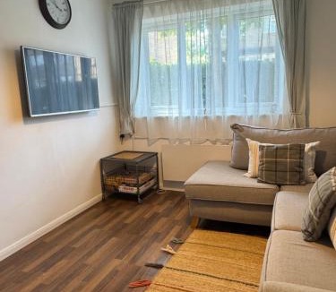 Uxbridge South Apartment | Grundy House