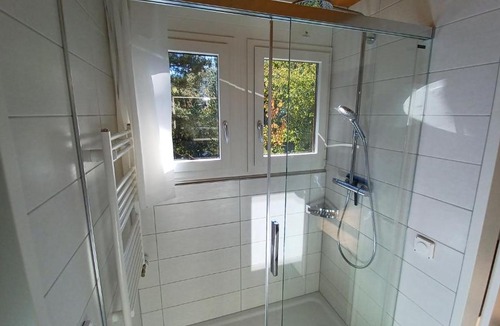 Aesch House | Gruppenunterkunft in schöner Villa, naturnah, mit Sauna