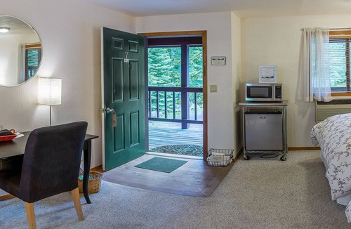 Ashland House | GS Lodge Room 7~ Beautiful Views