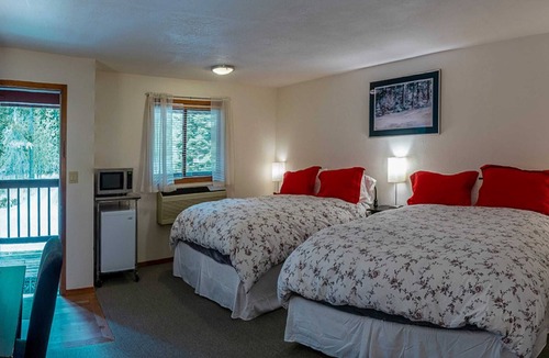 Ashland House | GS Lodge Room 7~ Beautiful Views