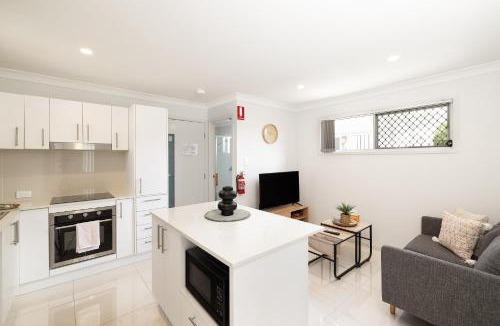 Rocklea Apartment | GST Credits! AC! Shops! Parking! Espresso! 535F1