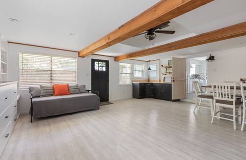 Kerrville House | Guadalupe Bluff Farmhouse - Guadalupe River View - Hot Tub