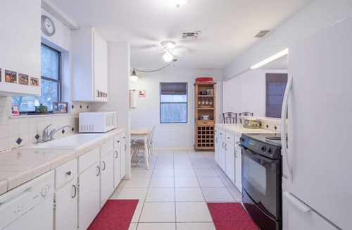 New Braunfels House | Guadalupe Daze: Classic NB 4/2 Riverfront, Shady Yard, Easy River Entry, Casual Vibe, Great Location