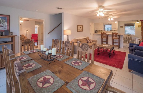 New Braunfels House | Guadalupe Daze: Classic NB 4/2 Riverfront, Shady Yard, Easy River Entry, Casual Vibe, Great Location