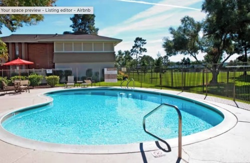 Winchester Condo | +Guard Gated Golf Course Front 1mi to Vegas Strip, Quiet Secure best kept secret