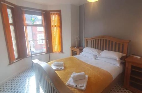 Six Bells House | Guardian View