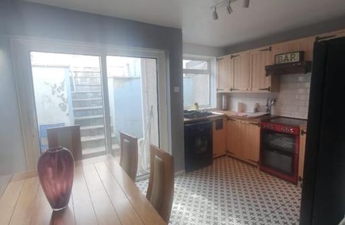 Six Bells House | Guardian View