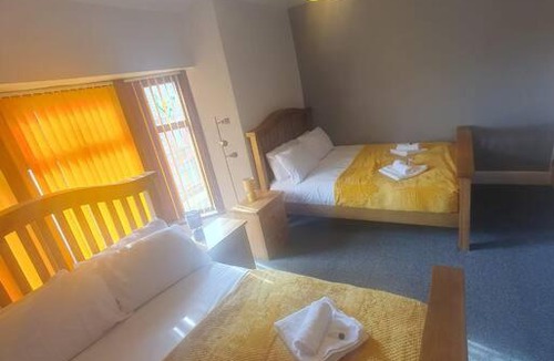 Six Bells House | Guardian View