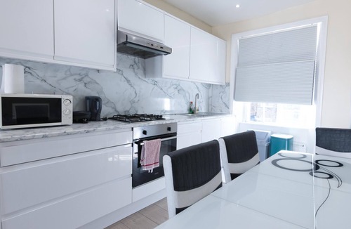 Brompton & Hans Town Apartment | Gucci flat in Knightsbridge