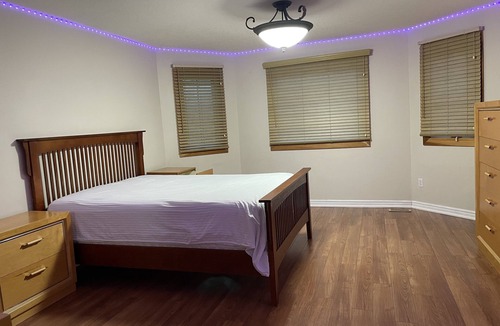 Guelph House | Guelph Southend luxury Bedroom in a shared (Kitchen, Living, bathroom) place.