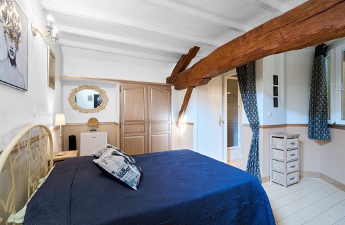 Saint-Sulpice-de-Roumagnac Bed & Breakfast | Guest Rooms 'Le Pré Fleuri 2' with Shared Pool, Shared Terrace and Wi-Fi