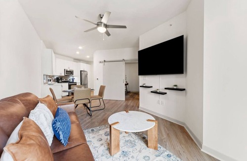 Downtown Jacksonville Apartment | Guest Favorite! 8th Floor Luxe King Suite PetOK
