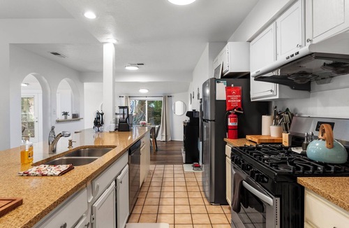 Albuquerque House | Guest Favorite! | Outdoor Retreat | Firepit + Costa Rican Coffee | Welcome Breakfast