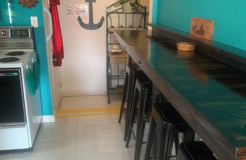 Jamestown Cottage | Guest Favorite! Super Clean! Close to Everything!