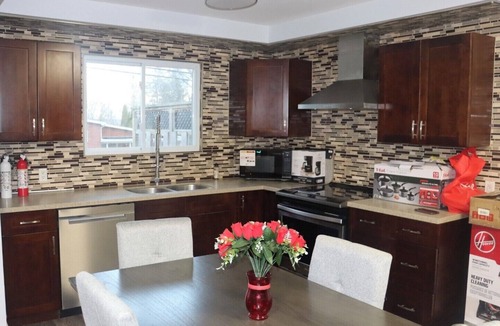 Fredericton House | Guest Favourite 3BR Home | Walk Downtown | Parking