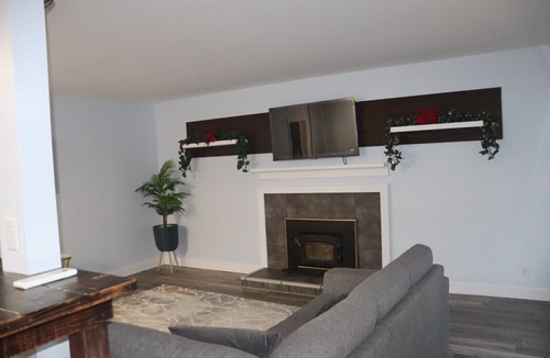 Fredericton House | Guest Favourite 3BR Home | Walk Downtown | Parking