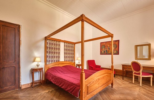 Saint-Geoire-en-Valdaine House | Guest House 'La Suite Rubis' with Shared Terrace and Shared Garden