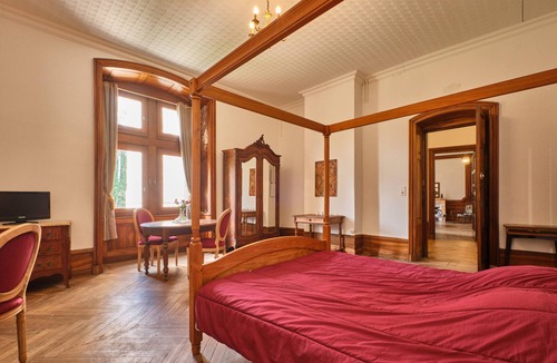 Saint-Geoire-en-Valdaine House | Guest House 'La Suite Rubis' with Shared Terrace and Shared Garden