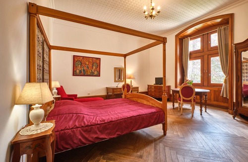 Saint-Geoire-en-Valdaine House | Guest House 'La Suite Rubis' with Shared Terrace and Shared Garden