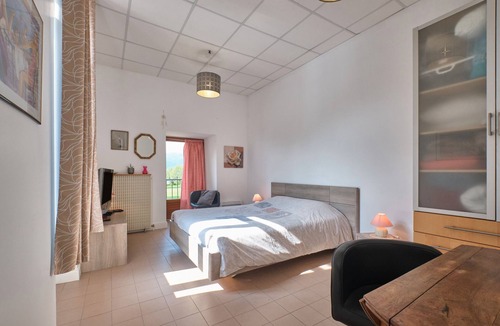 Saint-Geoire-en-Valdaine House | Guest House 'Suite Marguerite Chez L'habitant' with Mountain View, Shared Terrace and Shared Garden