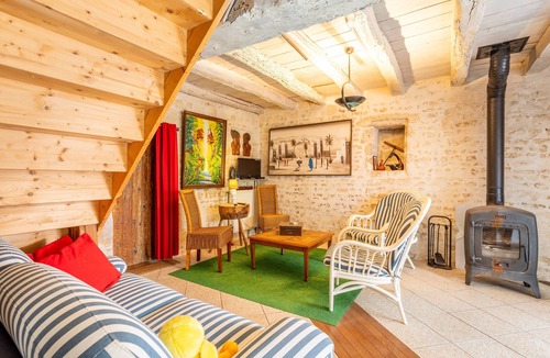 Saint-Martin-de-Fraigneau Bed & Breakfast | Guest Room 'Chez Jacques - Zen' with Private Terrace, Wi-Fi and Air Conditioning