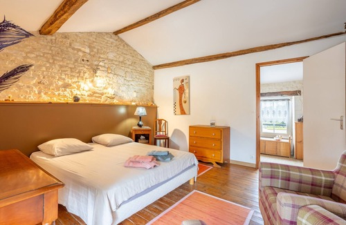 Saint-Martin-de-Fraigneau Bed & Breakfast | Guest Room 'The Suite One or Two Bedrooms' with Shared Terrace, Shared Garden and Wi-Fi
