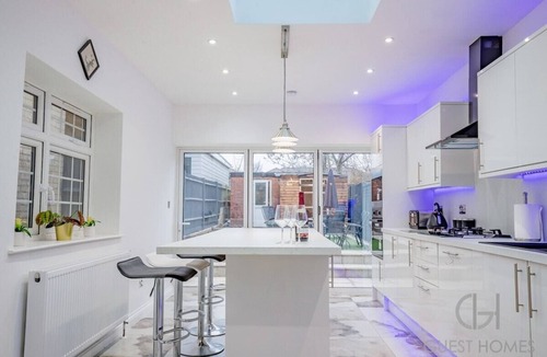 Portswood House | Guest Homes | Broadland House