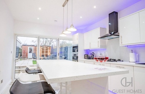 Portswood House | Guest Homes | Broadland House